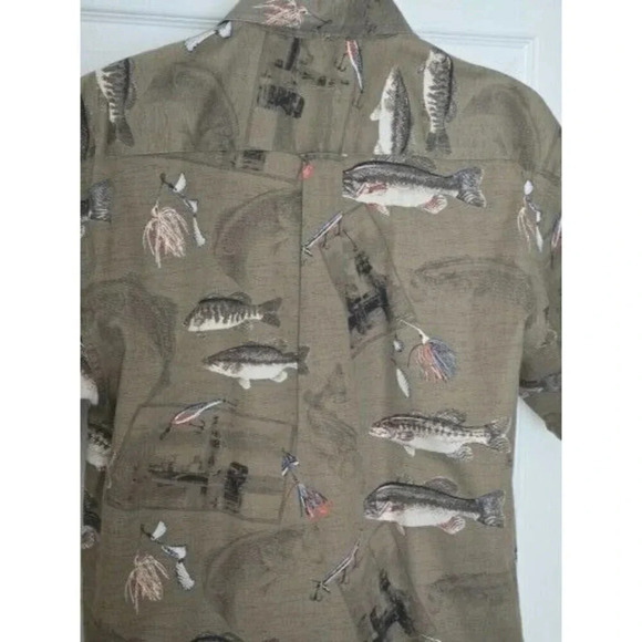 Magellan Sportswear Fishing Theme Button Up camp Shirt Bass Fish Outdoors size M - Picture 3 of 7